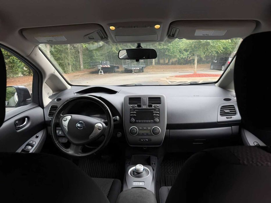 Nissan LEAF      2015
