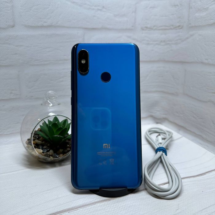 Продам телефон Xiaomi Mi 8 6/64 Gb NFC в гарному стані