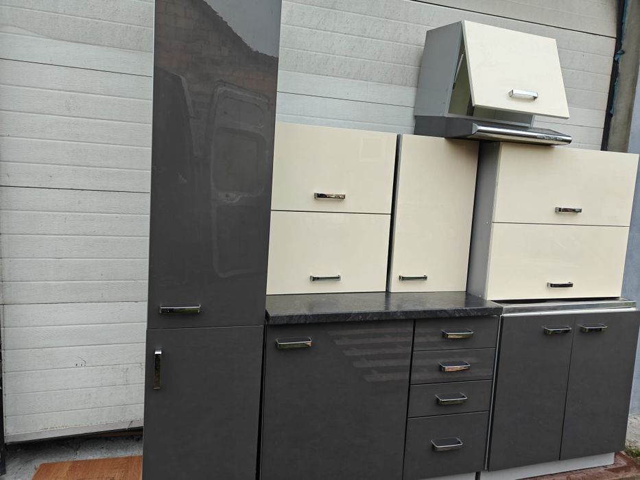 Meble kuchenne proste nowoczesny kolor