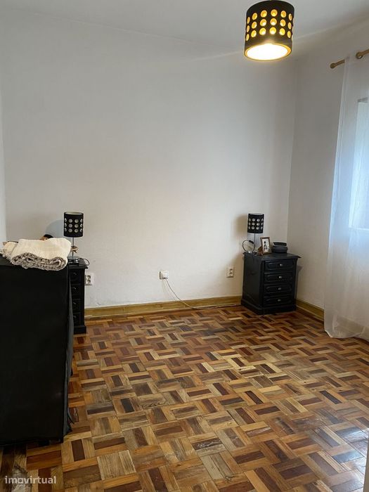 Vende-se T3 com grande espaço exterior em Santa Clara, Coimbra.