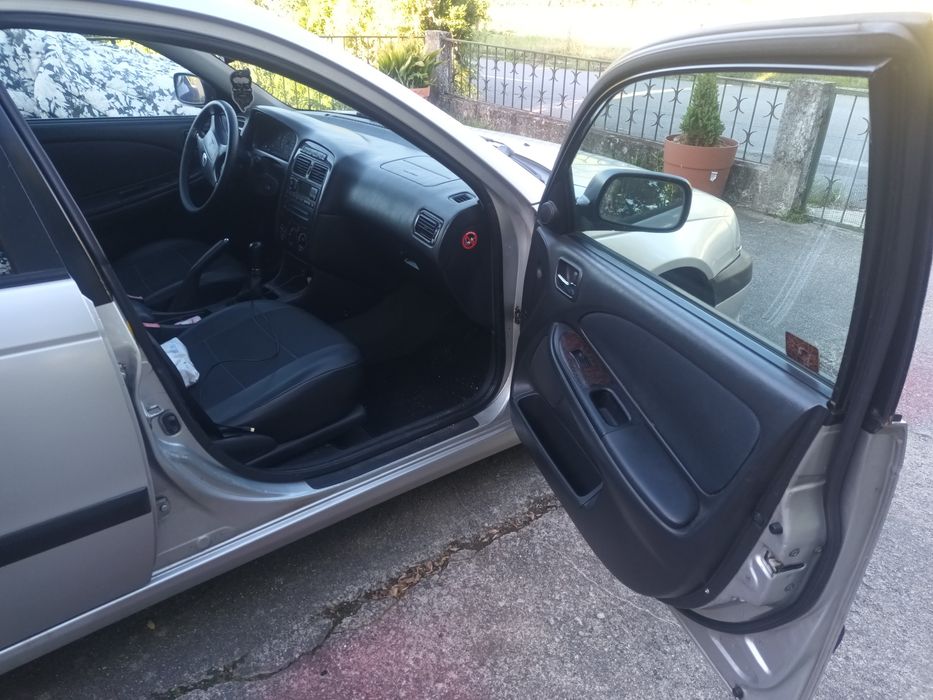 Toyota Avensis T22 1.6 VVT-i  2001