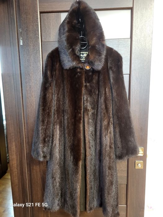 Продам норкову шубу