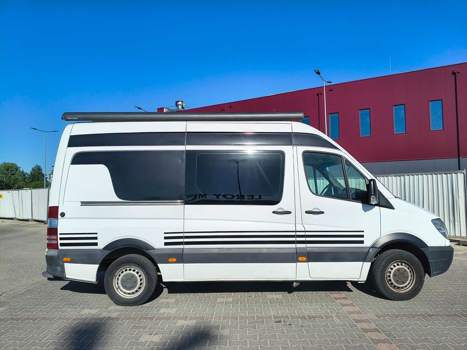 Kampervan z panelami słonecznymi Mercedes Sprinter