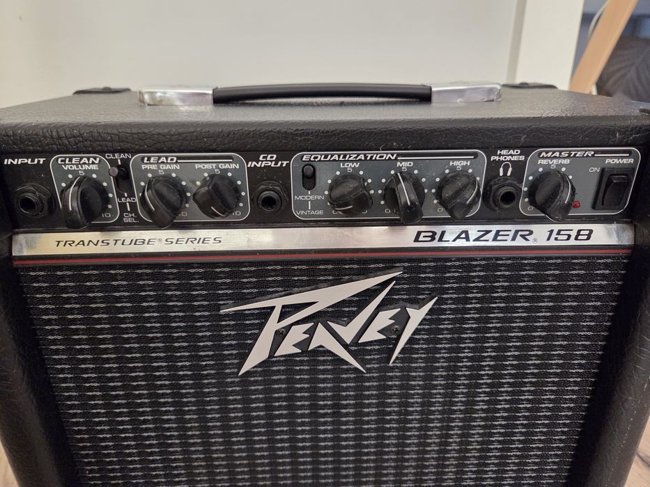 Epiphone Uptown Kat + hard case Epiphone + Peavey Blazer 158