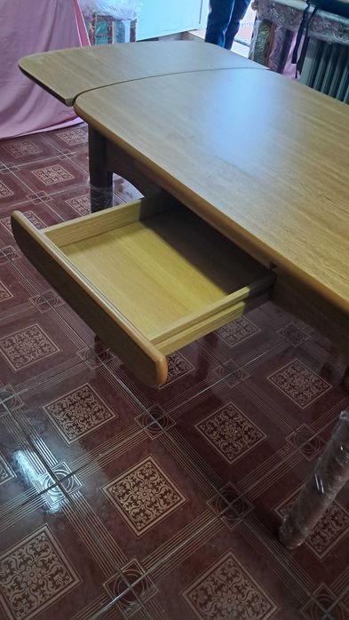 1 Mesa de cozinha com 4 cadeiras