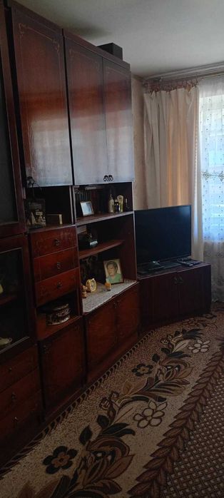 Продам трикімнатну  квартиру по вул. Пляжна