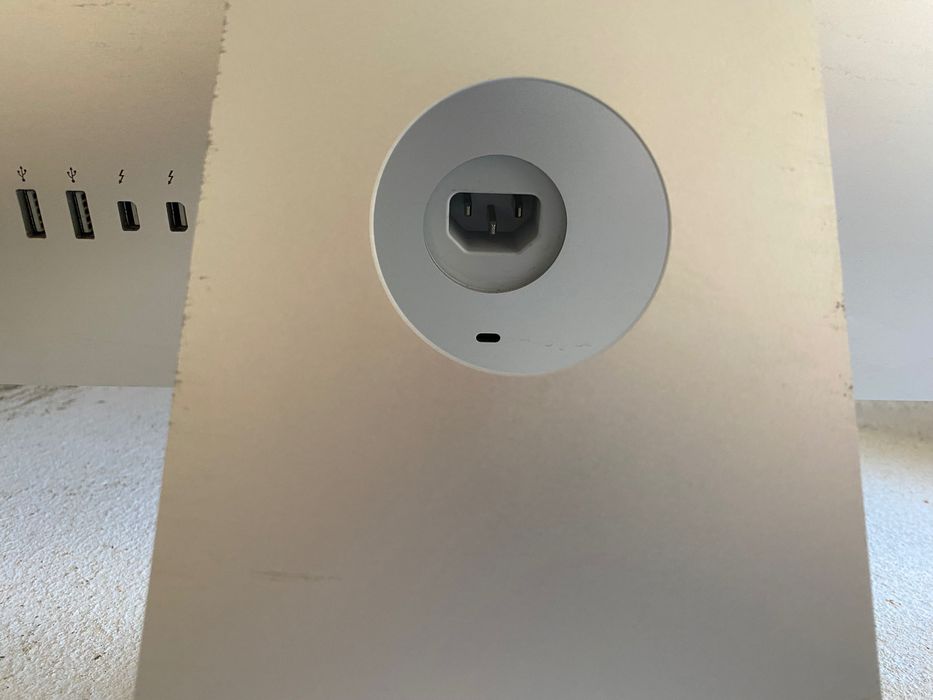 Vendo imac 21.5 i5 8gb ram para peças