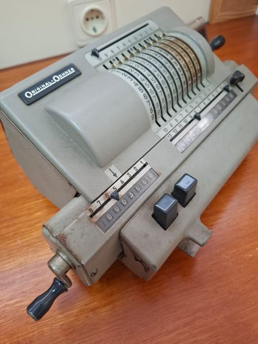 Máquina registadora antiga original ODHNER