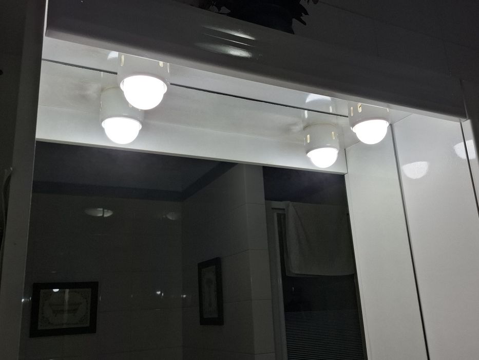 Armário W.C. Branco com lâmpadas led