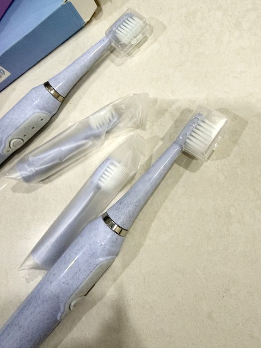 2 escovas dentes eletricas
