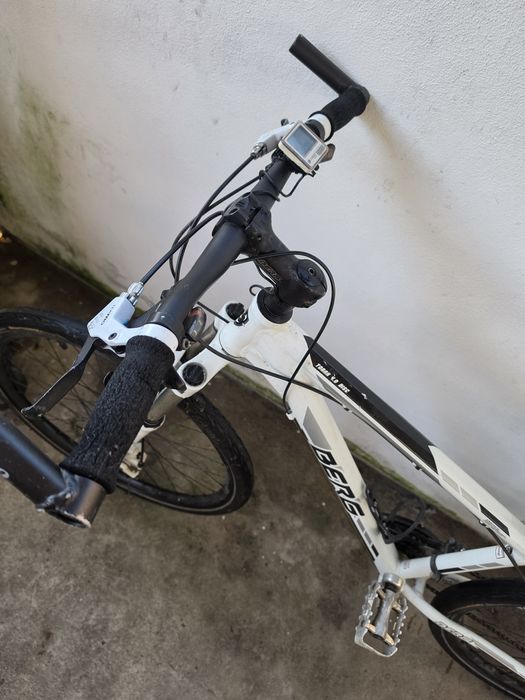 Bicicleta Berg com pneus de estrada