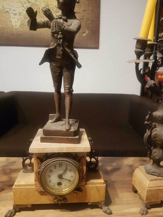 Zegar stojący figuralny, ze świecznikami XIXw.