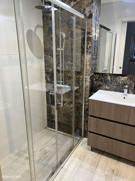 Exelente T2 Remodeladao na zona Montalvão Setubal