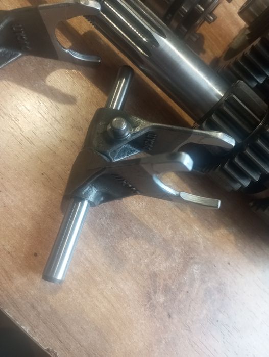 Skrzynia biegów Ducati 600 / M600  wodziki wałek tryb programator