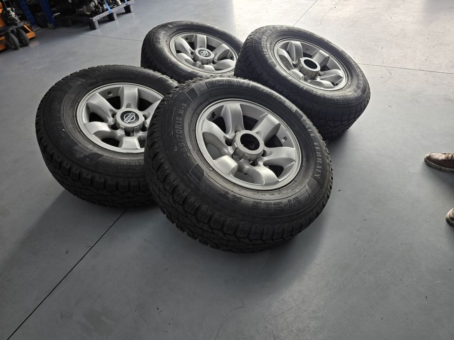 Jantes 16 originais Nissan patrol pneus como novos