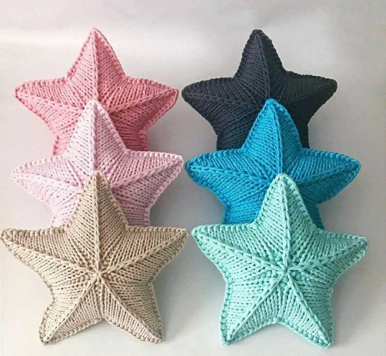 Декоративная подушка Звезда из трикотажной пряжи