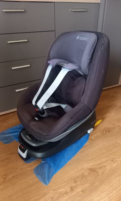 Zestaw Maxi-Cosi Pearl z bazą Famili Fix(ISOFIX).