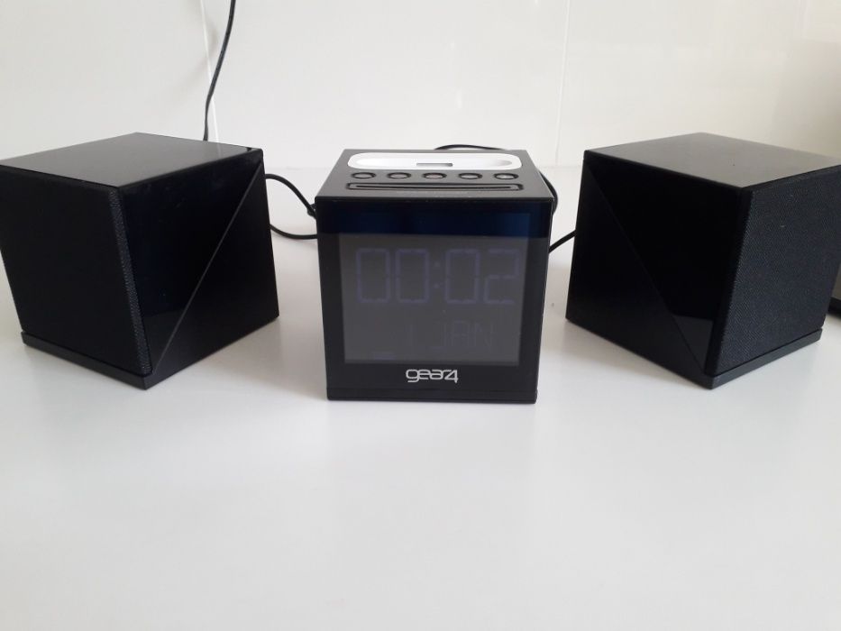 Gear4 CRG-70W Alarm Clock / Radio / Apple iPod-iPhone Speaker64750806320515121