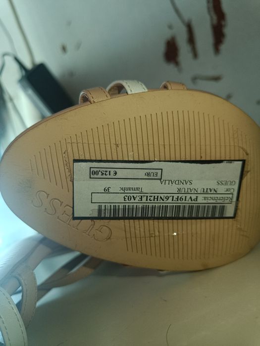 Sandálias elegantes Guess