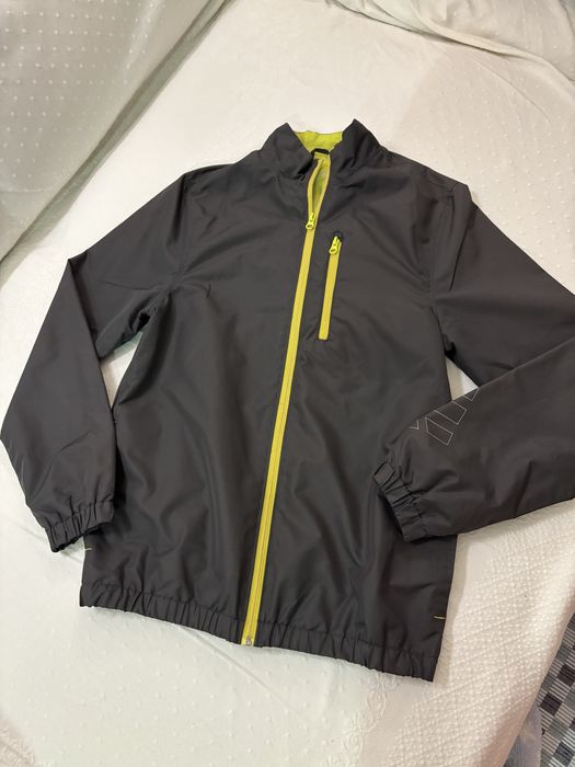 casaco impermeável sem capucho preto e verde etnies