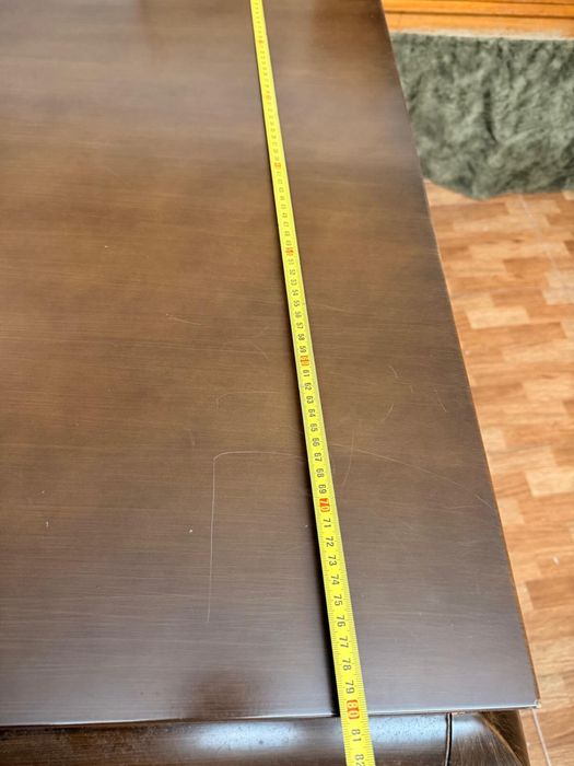 Mesa de madeira clássica – bom estado