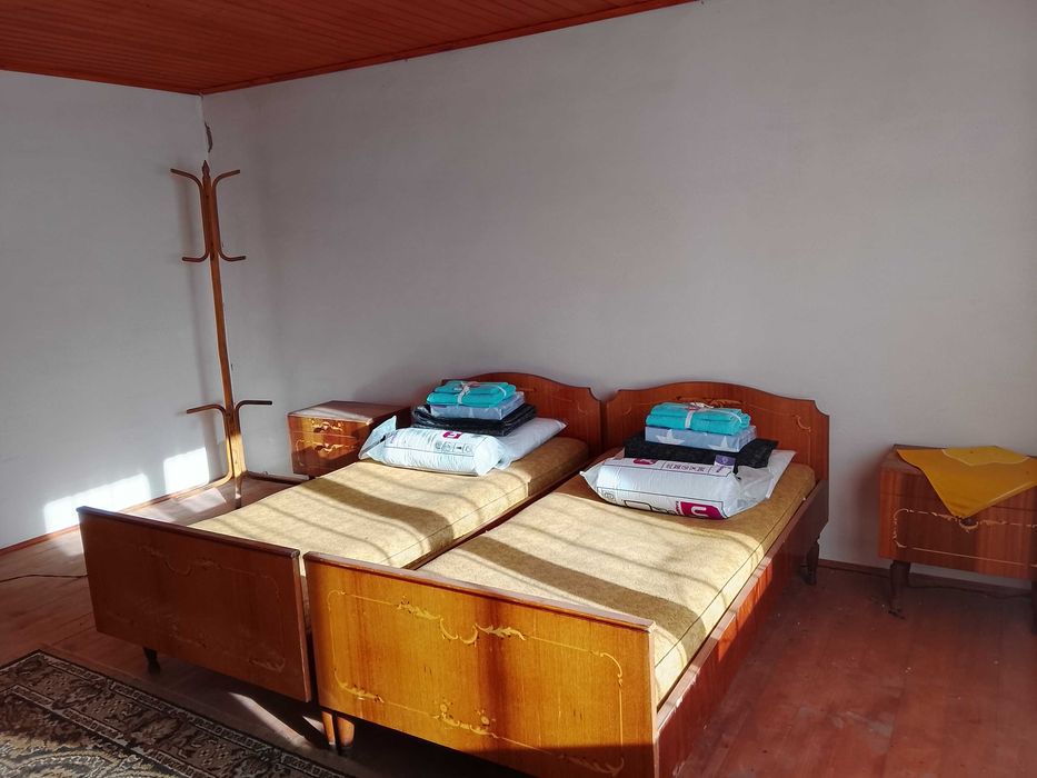 Житловий будинок з вбудованими приміщеннями комерційного призначення