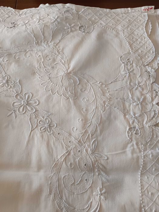 Lençóis antigos brancos com rendas e/ou bordados (desde 50€)