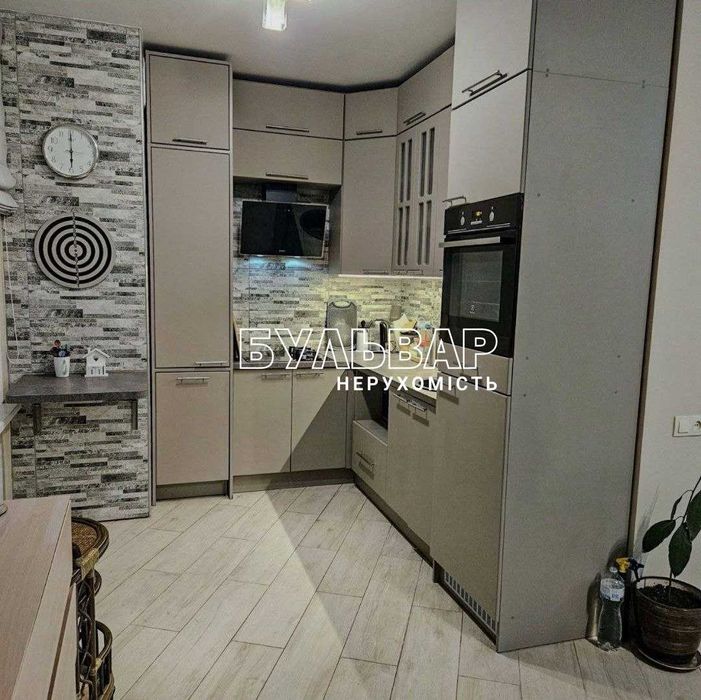 Продам 3 к.кв., Центр, Шатиловка, ул. Авиационная, м. Научная