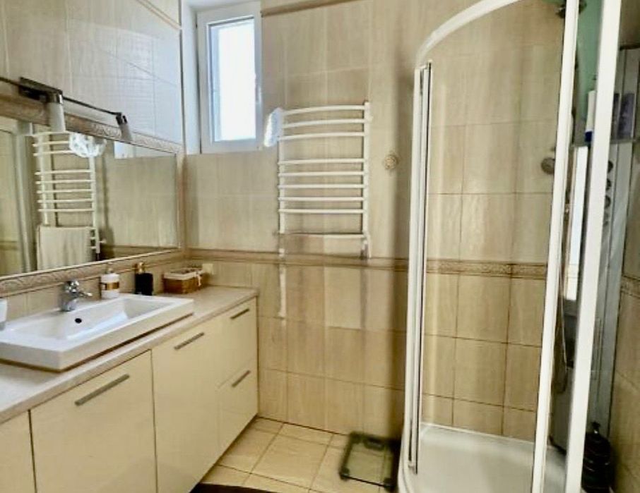 Продаю дом с бассеином в Центре