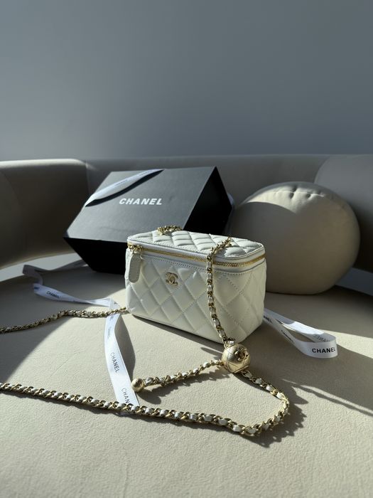 Сумка Chanel Vanity біла