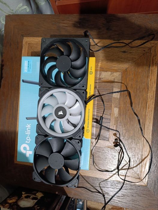 Башня охолодження та три вентилятори