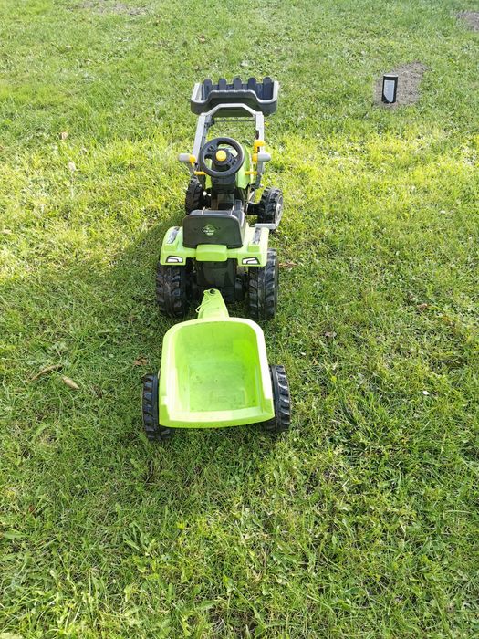 Traktor na pedały dla dzieci