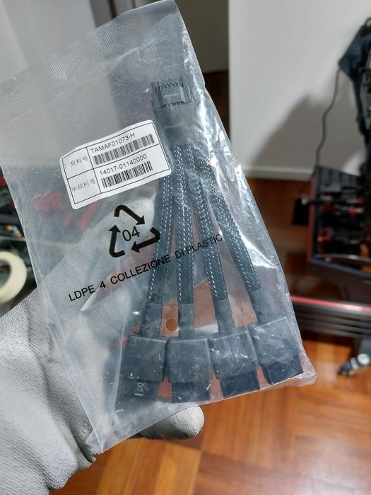 Cabo adaptador de 4x8pin para 12+4 da Asus