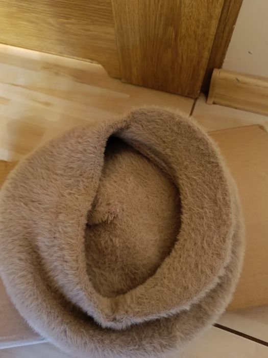 Czapka damska elegancka
