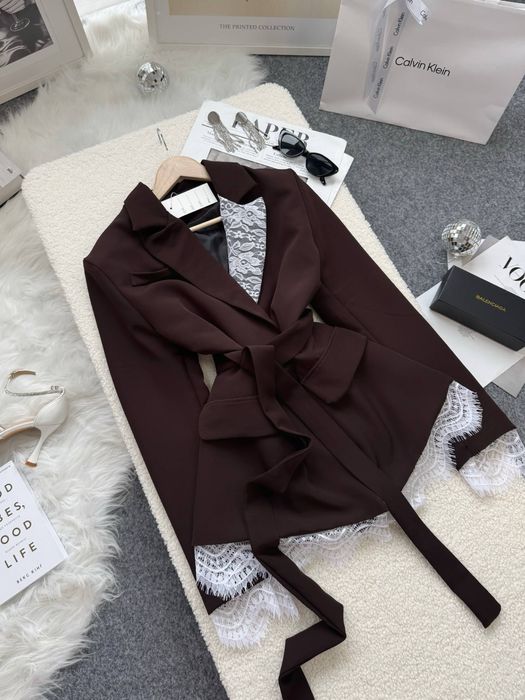 Піджак з мереживом хіт цього сезону