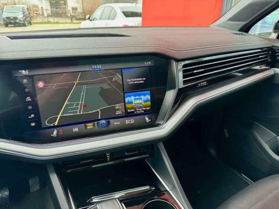 Volkswagen Touareg      2022