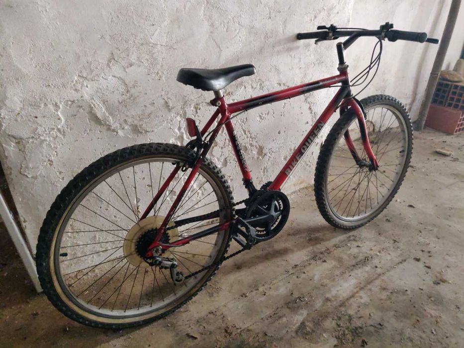 Bicicleta BTT e Bicicleta antiga