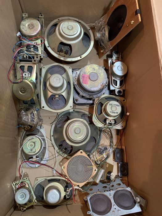 Динаміки різні, 1500 за все разом