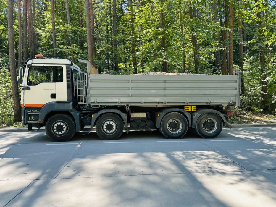 Usługi koparko-ładowarką,koparką,transport wywrotkami