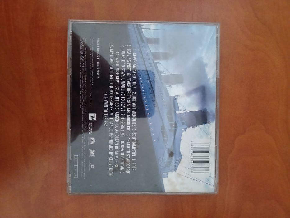 Conjunto CD e Cassete VHS do filme "Titanic"