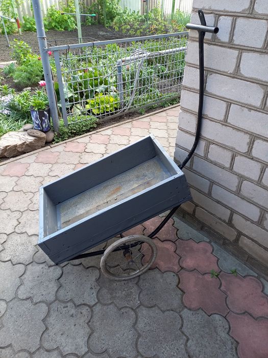Тачка для хозяйственних нужд