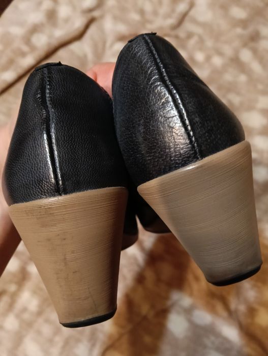 Buty na koturnie rozmiar 37 firmy Lasocki