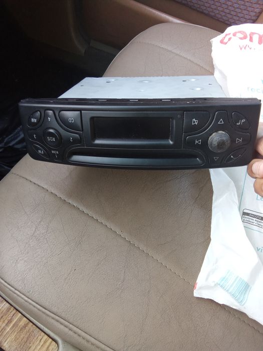 Radio CD original Mercedes Benz em bom estado