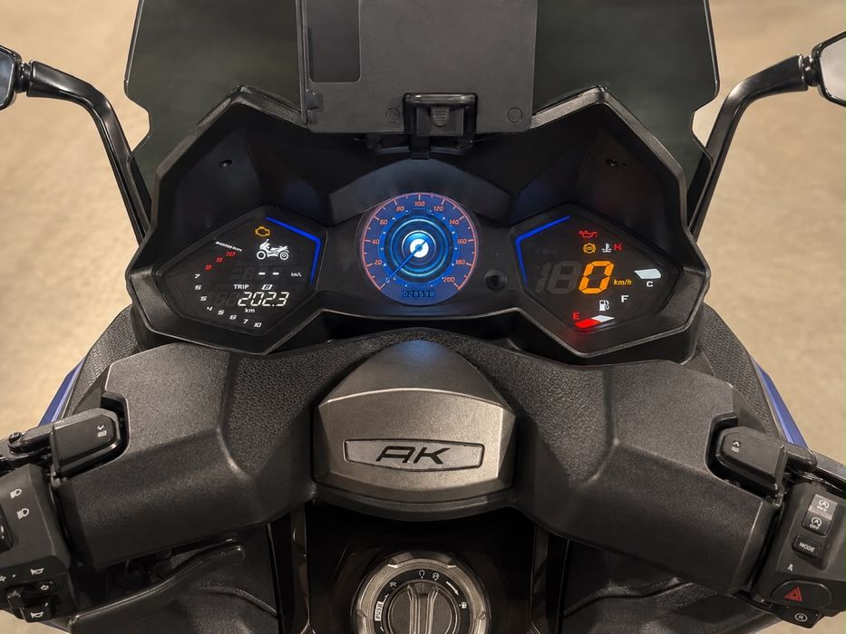 Kymco Ak550 ler descricão