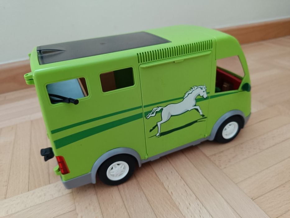 Playmobil auto dla koni