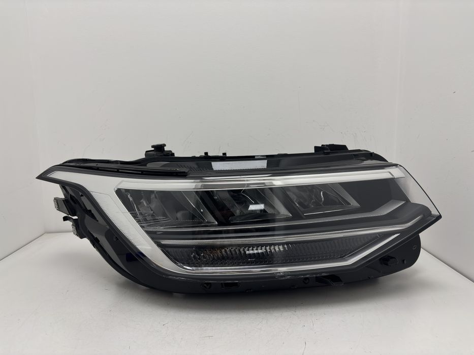 Фара права VW Tiguan 2022-2024 USA