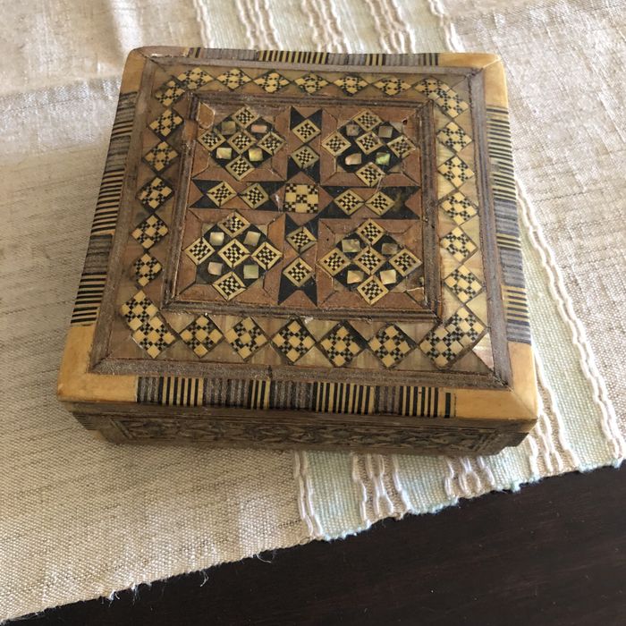 Guarda joias antigo em madeira