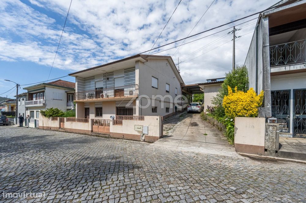 Moradia T4 com 1.406 m2 de Terreno, Guidões - Trofa