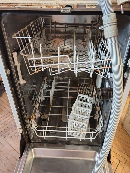 Посудомийка машина whirlpool ADG 931