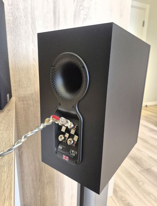 Британська акустика  Bowers  & Wilkins  606  England  , B&W